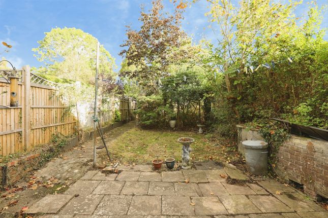 Dunnings Road, East Grinstead photo 2