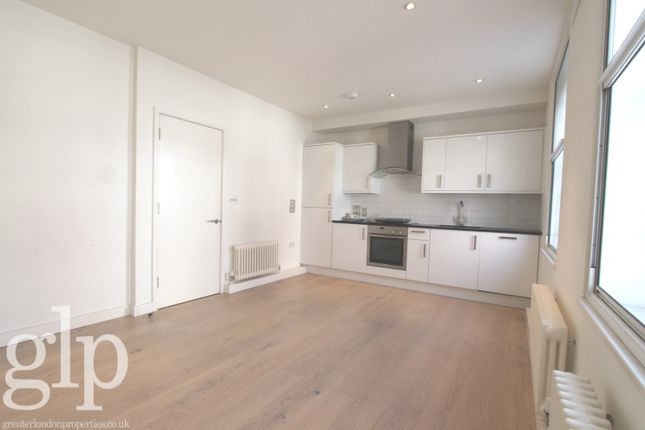 Thumbnail Flat to rent in Catherine Street, London