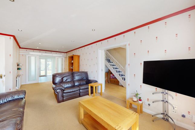 17, The Uplands, Ruislip photo 3