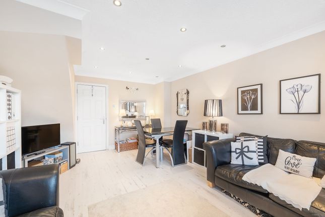 10 Vicarage Drive, Beckenham photo 4
