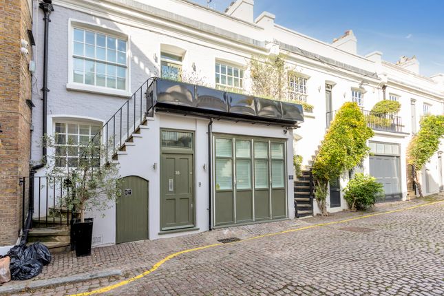 Town house to rent in Holland Park Mews, London