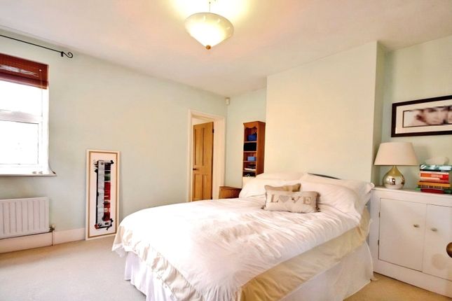 8, Mafeking Road, Staines-upon-Thames photo 4