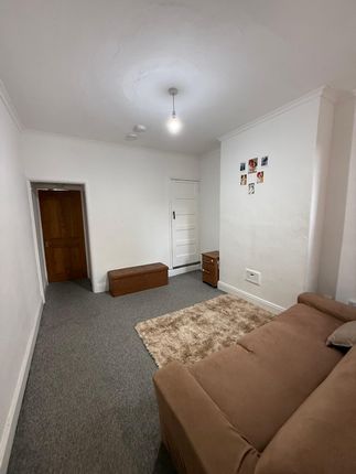 88, Knighton Fields Road West, Leicester photo 5