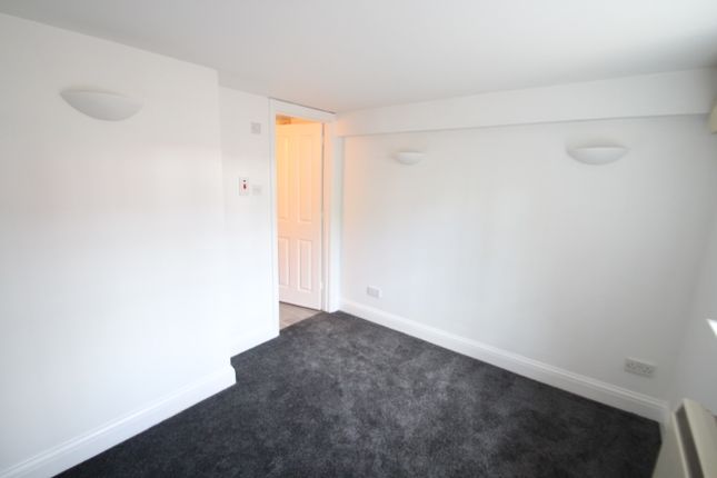Flat E, Church Street, Hungerford photo 4