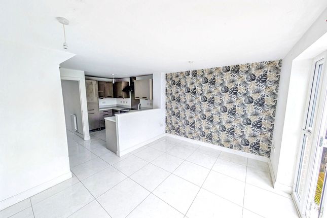 2, Smailes Close, Stockton-on-Tees photo 4