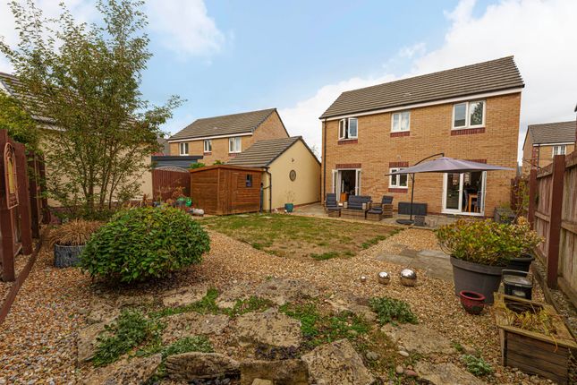 34 Rhodfa Cnocell Y Coed, Bridgend photo 3