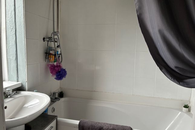 35, Sissons Grove, Leeds photo 4
