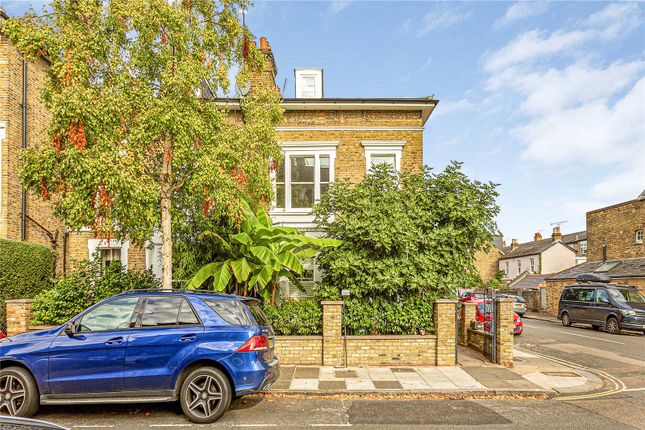Flat for sale in Cleveland Road, London