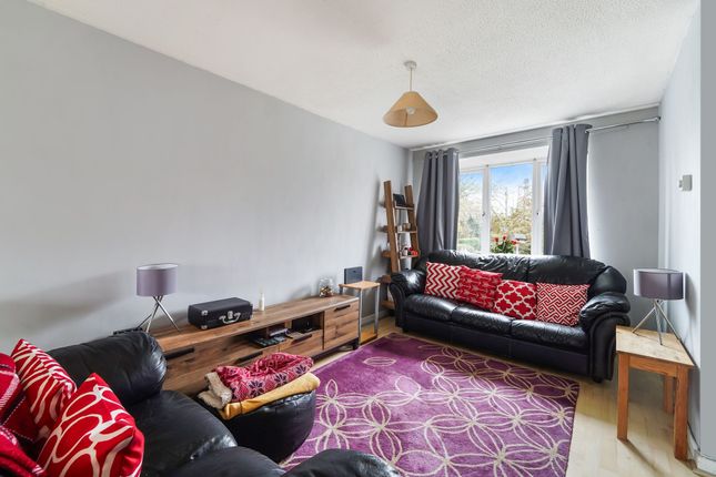 6 Hewers Way, Tadworth photo 2