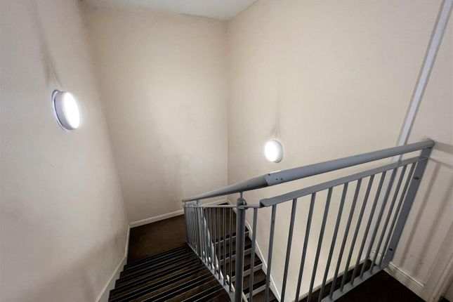 9, Majestic Court, Barnsley photo 4