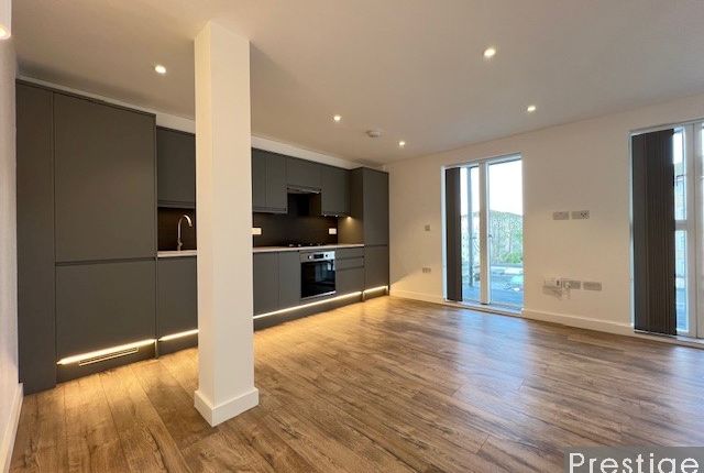4, 77, Brent Street, London photo 3