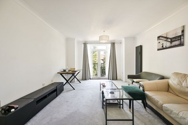 Flat 11, Mayfair Court 76 Stonegrove, London photo 3