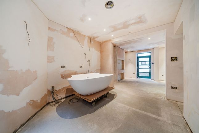 The Laundry Room, Sandringham Flats, Charing Cross Road, London photo 3