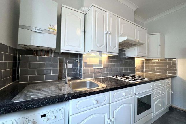 Flat 4, 94-96, Tooting Bec Road, London photo 2