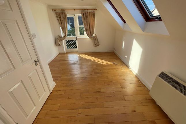 9 The Pines, Anthony Road, Borehamwood photo 4