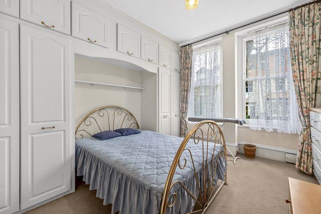 Flat, 131, Sutton Court, London photo 3