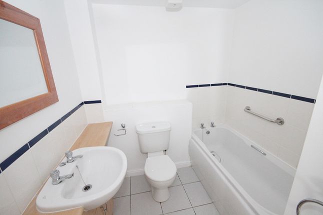 Flat for sale in The Hawthorns, Flitwick, Bedford