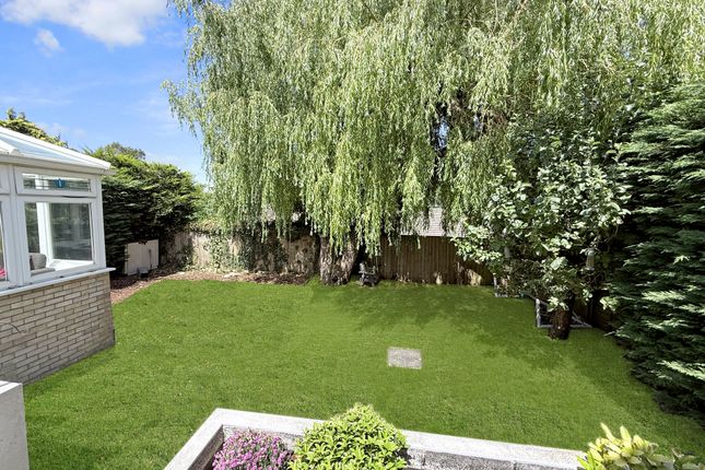 15, Sarsen Close, Swindon photo 2