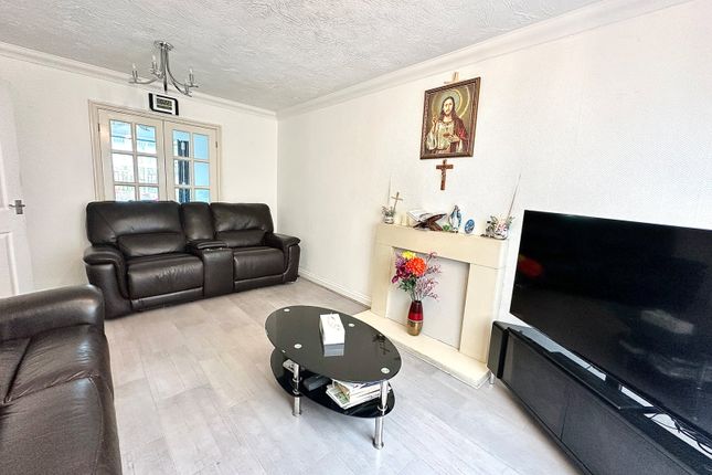 4, Campanula Close, Northampton photo 3