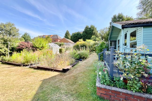 Melrose Sandy Lane, Stafford photo 4