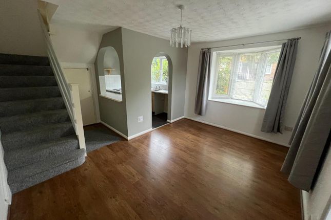 16, Kimbolton Close, Swindon photo 2