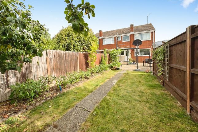3, Woodfield Avenue, Huntingdon photo 2