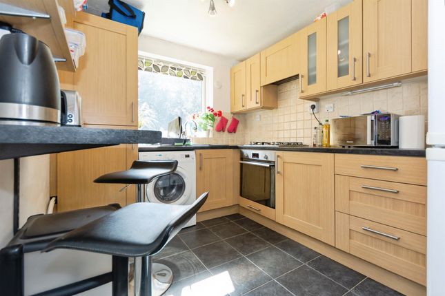 16, Seymour Close, Birmingham photo 3
