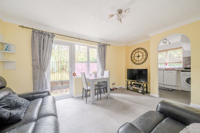 34, Friary Court, St Johns photo 4