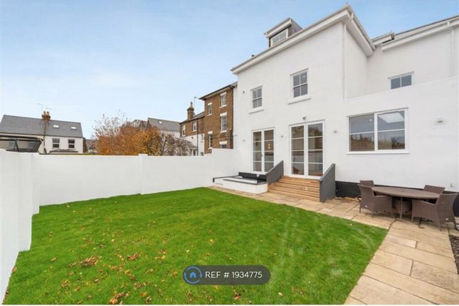 End terrace house to rent in Alma Road, Windsor