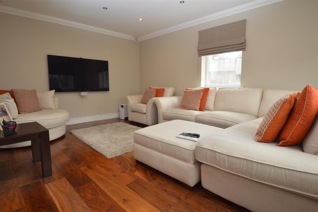 54, Roding Lane South, Redbridge photo 3