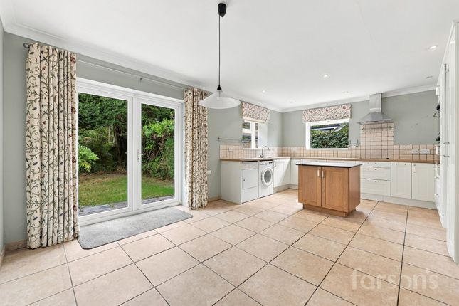 2 Long Ridings Avenue, Brentwood photo 2