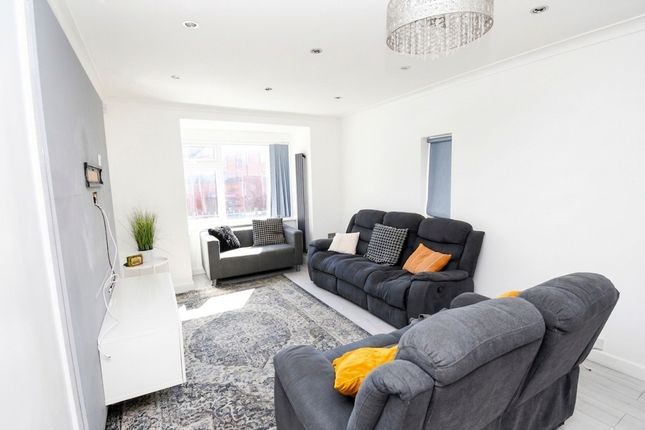 3 Langshaw Street, Salford photo 2