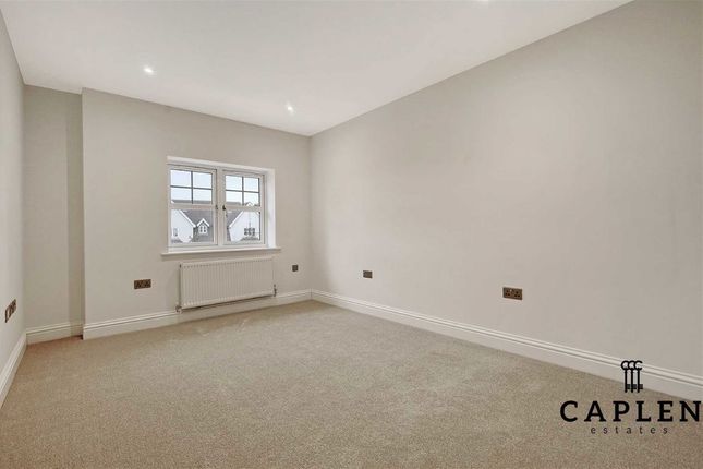 4, Chatsworth Mews, Stapleford Abbotts photo 4