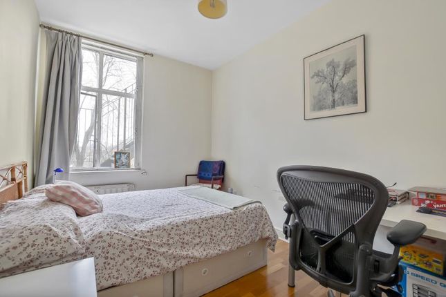 Flat to rent in Oakwood Court, Abbotsbury Road, Kensington
