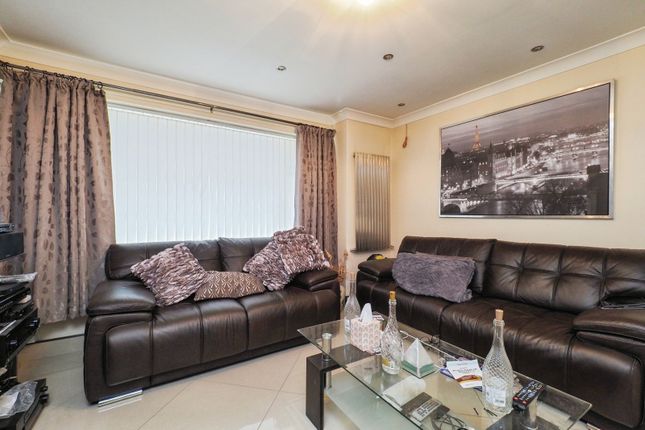 39, Christina Crescent, Nottinghamshire photo 2