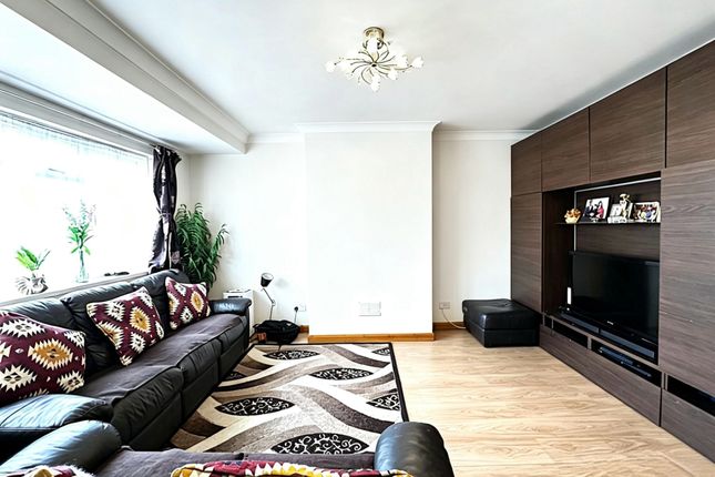 57, Sudbury Croft, Wembley photo 4
