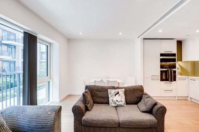 Flat 11, Savoy House, London photo 3