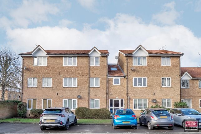 Studio studio on 80, Seymour Way, Sunbury-on-Thames, £135,000