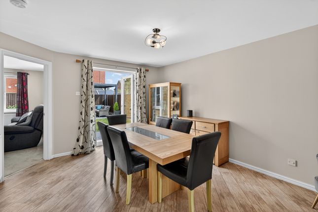 10, Lancaster Drive, Thrapston photo 4