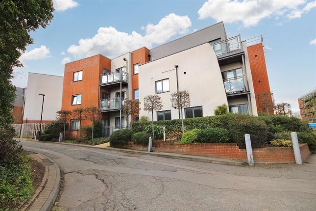 Thumbnail Flat for sale in Walnut Tree Close, Guildford