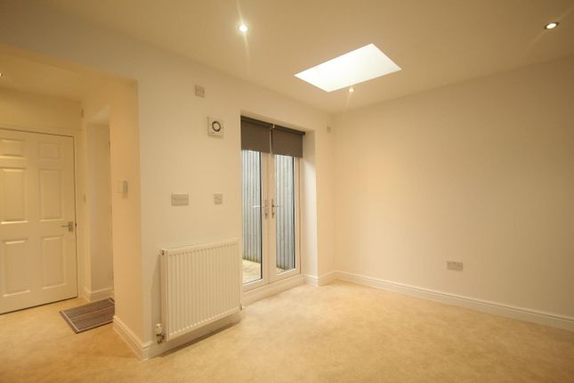 10, North Lodge Avenue, Harrogate photo 4