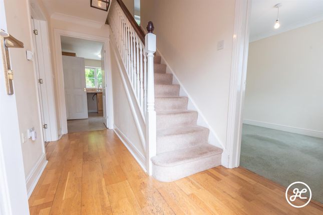 17, Avill Crescent, Taunton photo 2