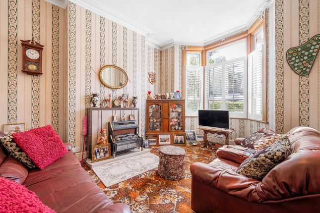 7, Harberson Road, London photo 4