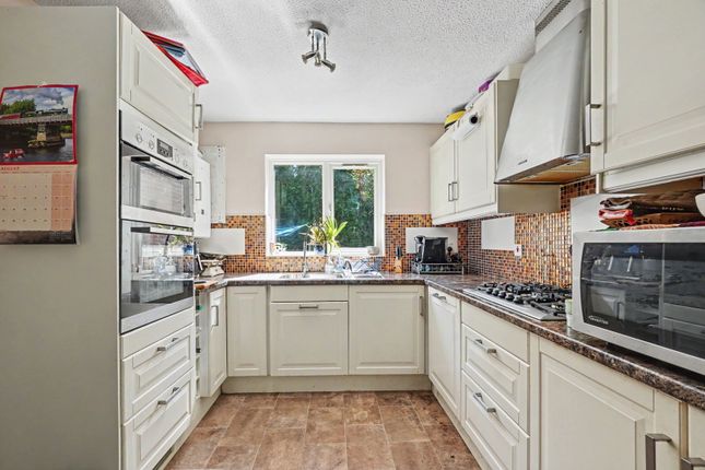 8, Somerset Close, Sittingbourne photo 2