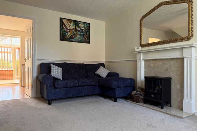 28, Rose Garth Close, Spital photo 2