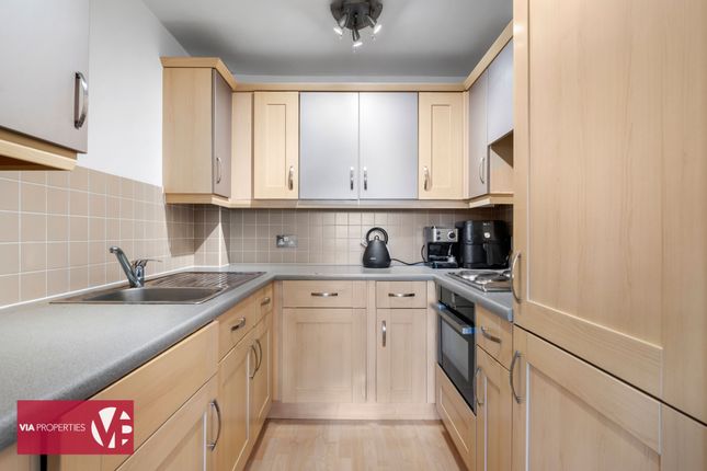 5 Elppin Court, Park Lane, Broxbourne photo 4