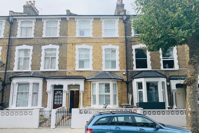 Thumbnail Property to rent in Linscott Road, London
