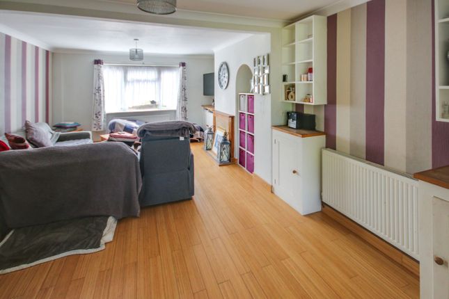 19, New Farthingdale, Lingfield photo 4