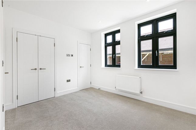 Flat for sale in High Street, Codicote, Hitchin, Hertfordshire