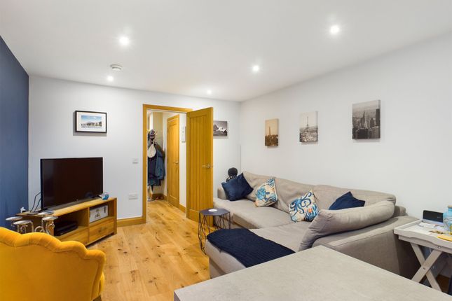 Flat 3,, Weybourne House, Chertsey photo 3